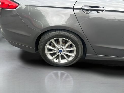 Used 2017 Ford Fusion SE FWD image 13