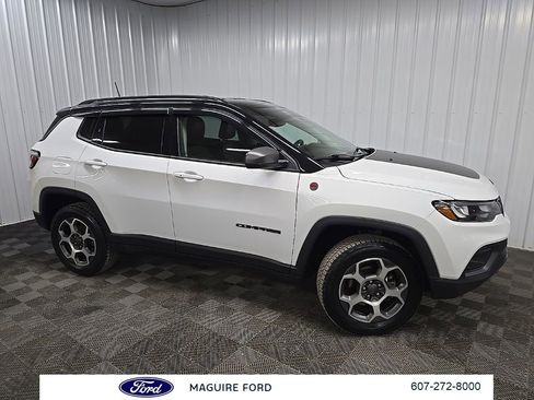 Used 2022 Jeep Compass Trailhawk w/ Trailhawk Convenience Group image 1
