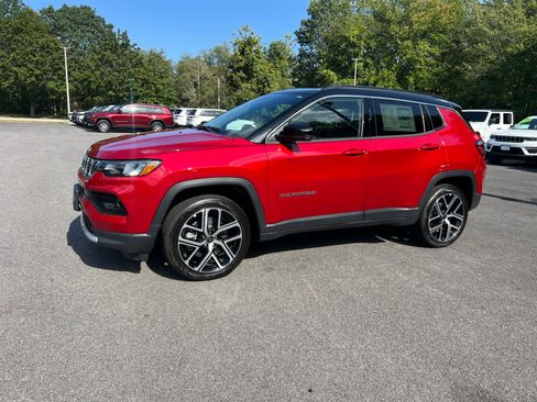 New 2025 Jeep Compass Limited w/ Sun & Sound Group image 4