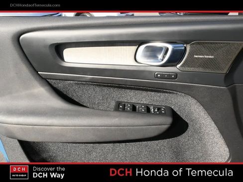 Used 2023 Volvo XC40 B4 Ultimate image 16