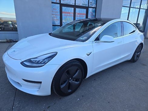 Used 2020 Tesla Model 3 Standard Range Plus image 2