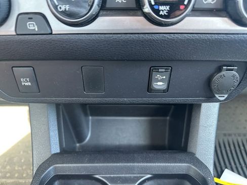 Used 2016 Toyota Tacoma SR5 w/ Towing Package AWD/4WD image 25