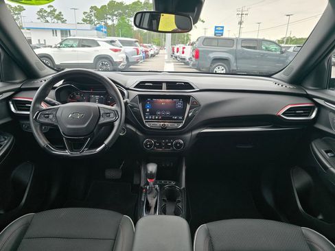 Used 2023 Chevrolet TrailBlazer RS w/ Convenience Package FWD image 12