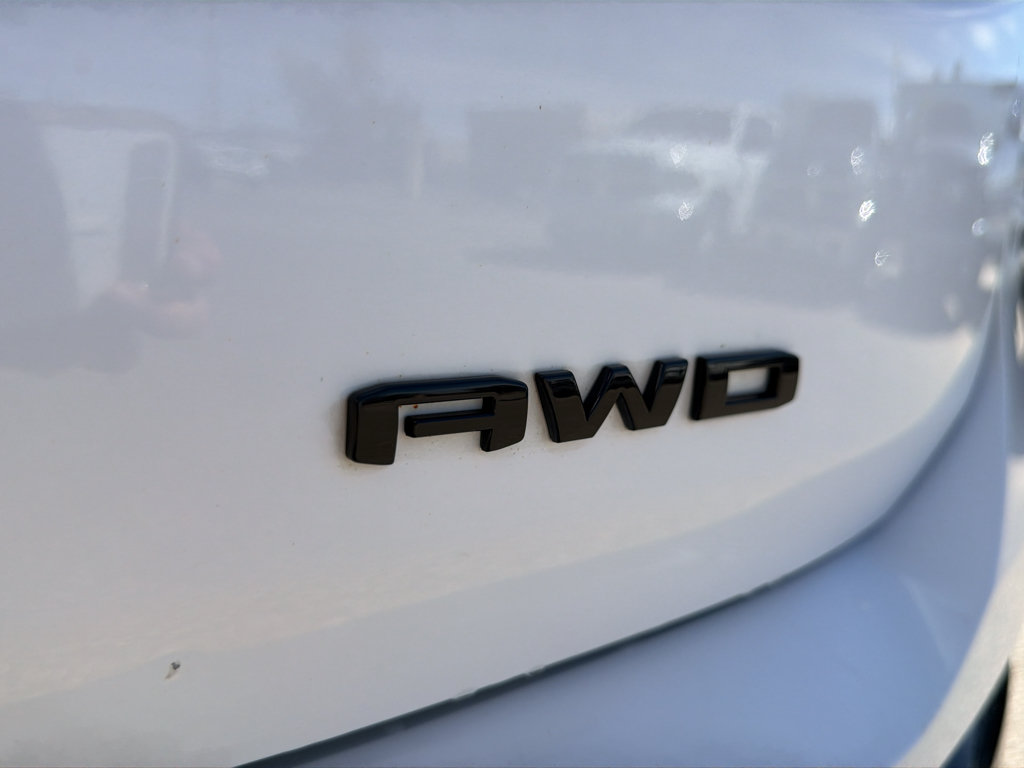 Used 2024 GMC Terrain SLT w/ Elevation Edition AWD/4WD image 9