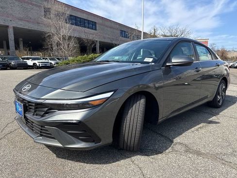 New 2026 Hyundai Elantra Limited FWD image 3