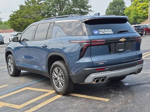 Used 2025 Chevrolet Traverse LT w/ Driver Confidence Package FWD image 4