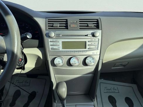 Used 2011 Toyota Camry LE image 22