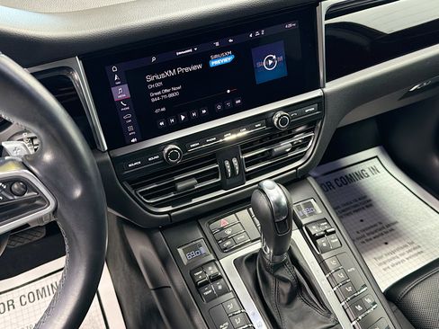 Certified 2021 Porsche Macan image 27