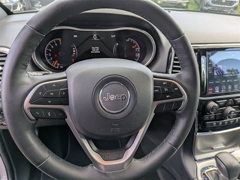Used 2019 Jeep Grand Cherokee Limited image 17