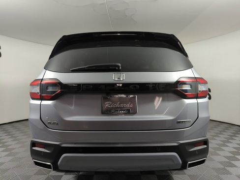 New 2025 Honda Pilot Touring image 4