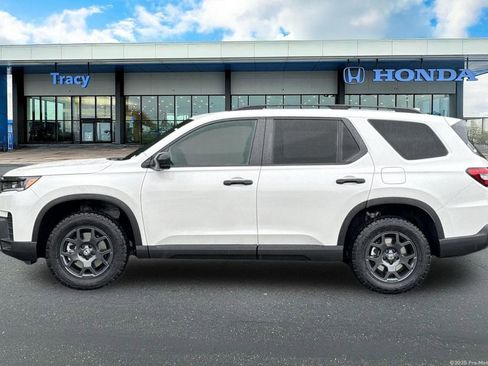 New 2026 Honda Pilot TrailSport image 7