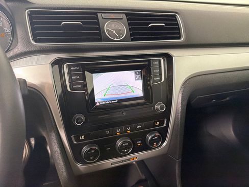 Used 2016 Volkswagen Passat 1.8T R-Line image 16