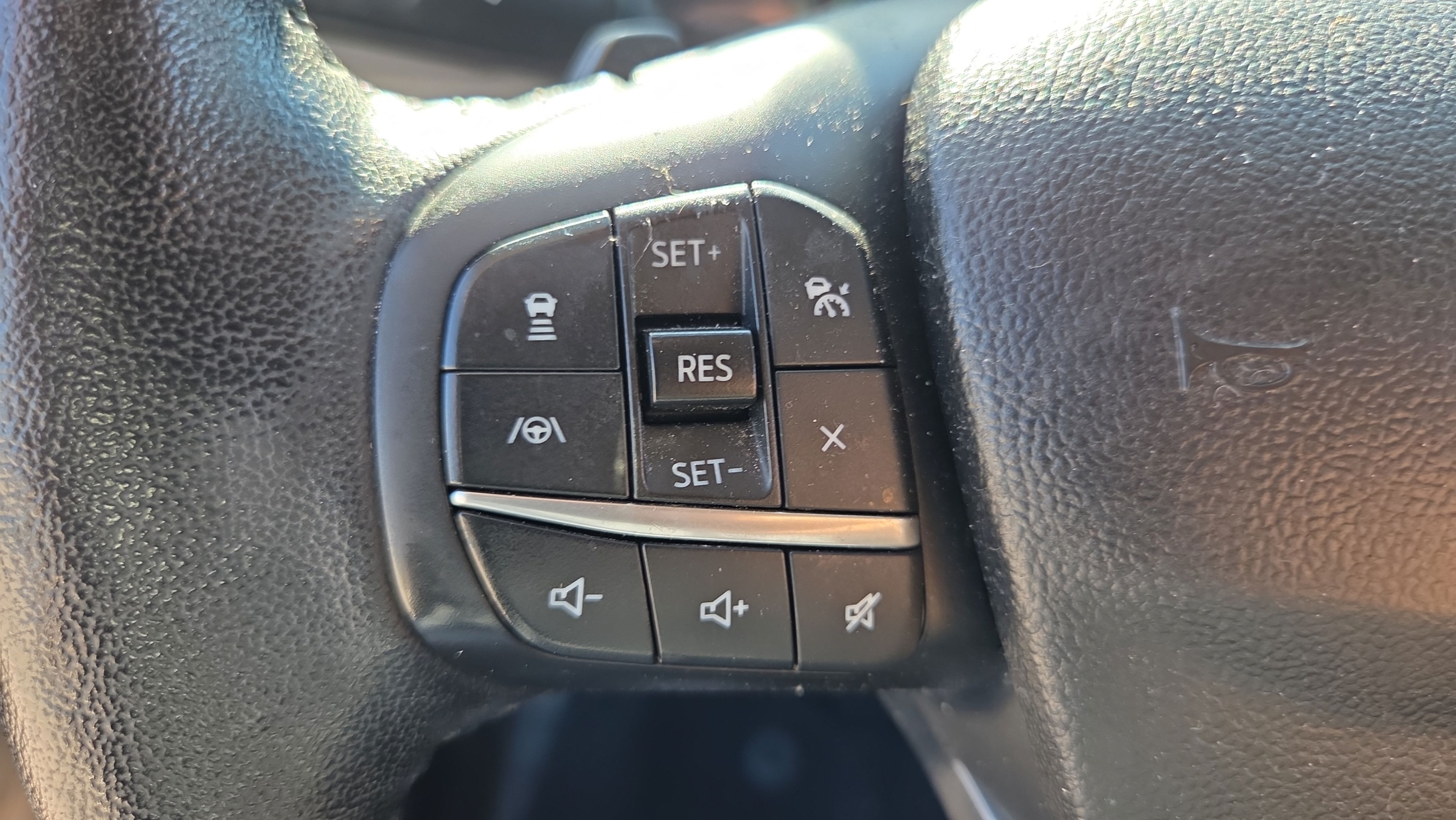 Used 2020 Ford Escape Titanium AWD/4WD image 28