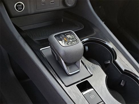 Used 2023 Nissan Rogue SV image 30