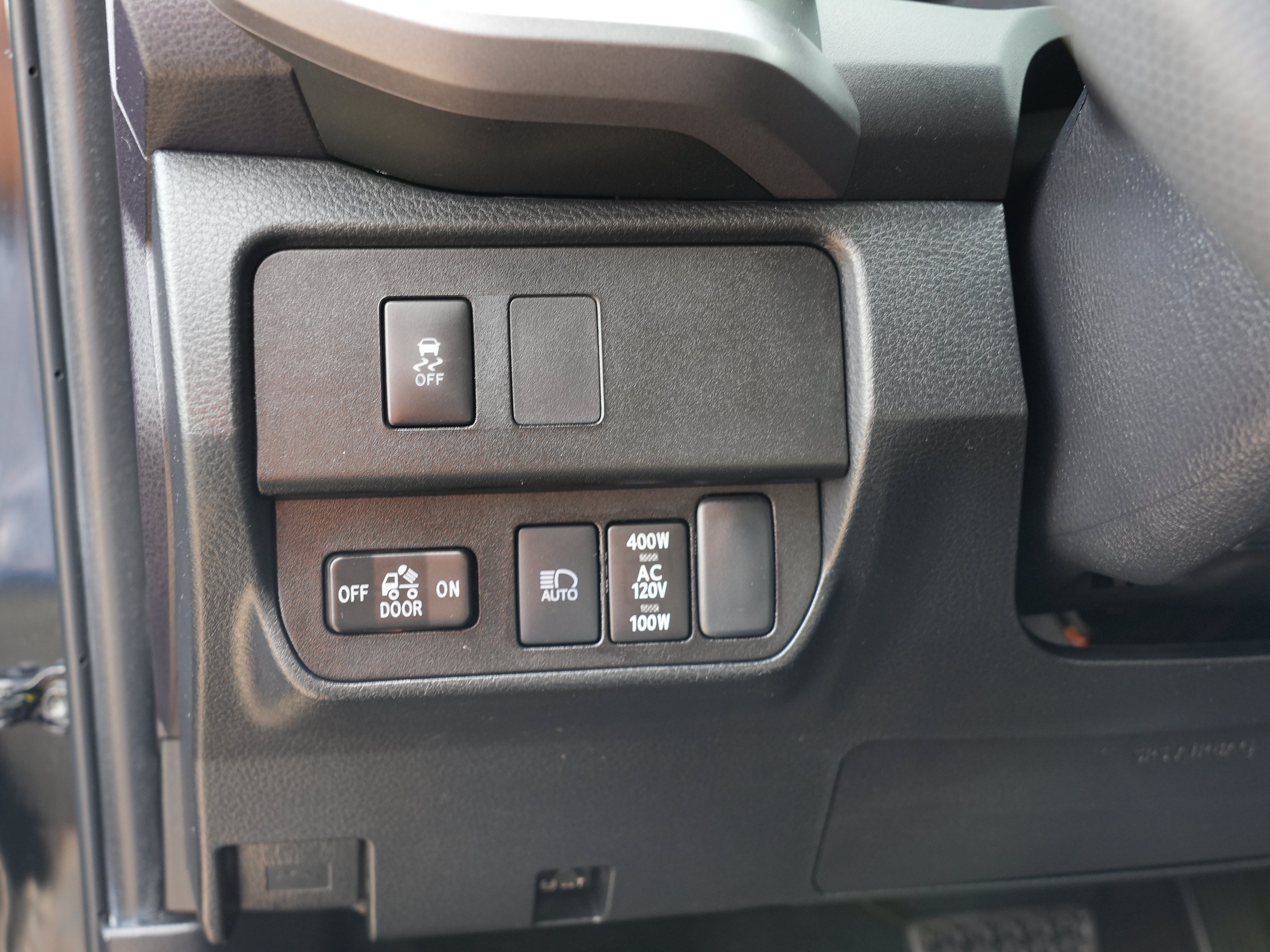 Used 2022 Toyota Tacoma TRD Off-Road AWD/4WD image 17