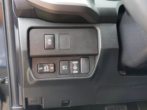 Used 2022 Toyota Tacoma TRD Off-Road AWD/4WD image 17
