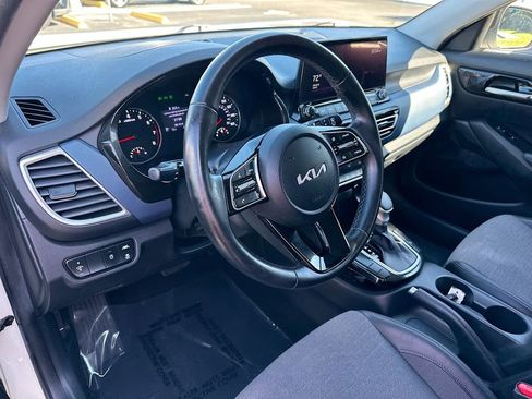 Used 2022 Kia Seltos S image 10