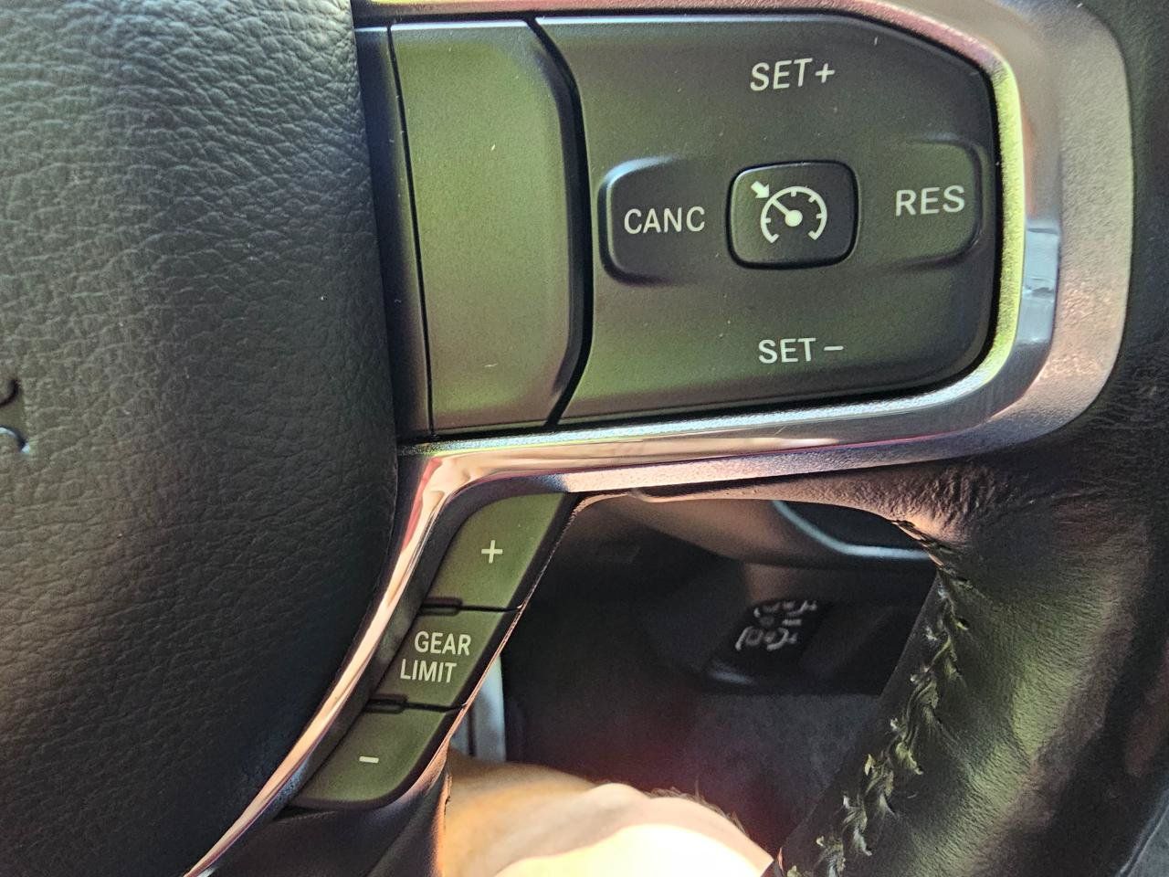 Used 2019 RAM 1500 Laramie AWD/4WD image 34