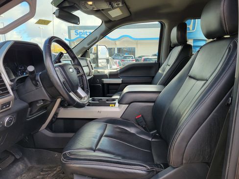 Used 2020 Ford F250 Lariat w/ Chrome Package image 15
