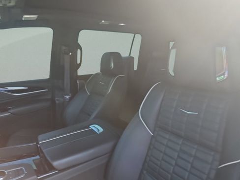 Used 2023 Cadillac Escalade ESV V AWD/4WD image 22
