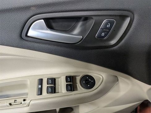 Used 2018 Ford Escape SE image 15