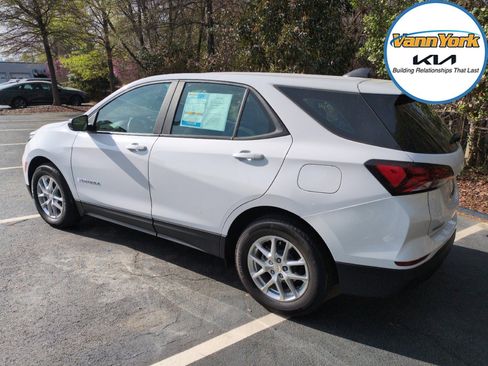 Used 2023 Chevrolet Equinox LS w/ Driver Confidence II Package image 5