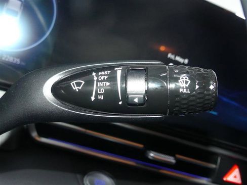 Used 2025 Hyundai Elantra Limited FWD image 35