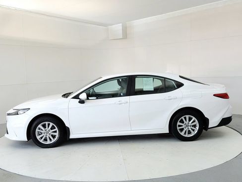 Used 2025 Toyota Camry LE AWD/4WD image 3