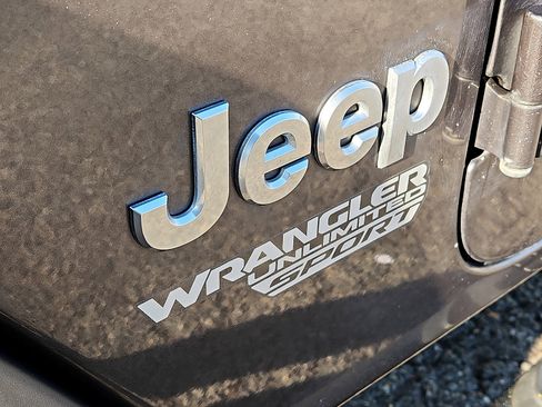 Used 2018 Jeep Wrangler Unlimited Sport S image 29