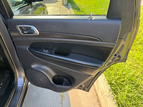 Used 2017 Jeep Grand Cherokee Altitude AWD/4WD image 18