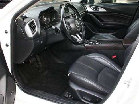 Used 2018 MAZDA MAZDA3 Touring image 12