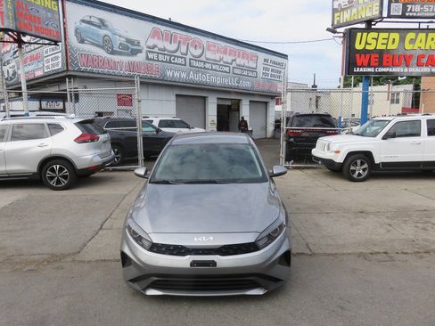 Used 2023 Kia Forte LXS w/ LXS Technology Package FWD image 6