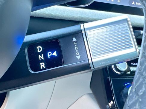 Used 2025 Hyundai Tucson Limited image 17