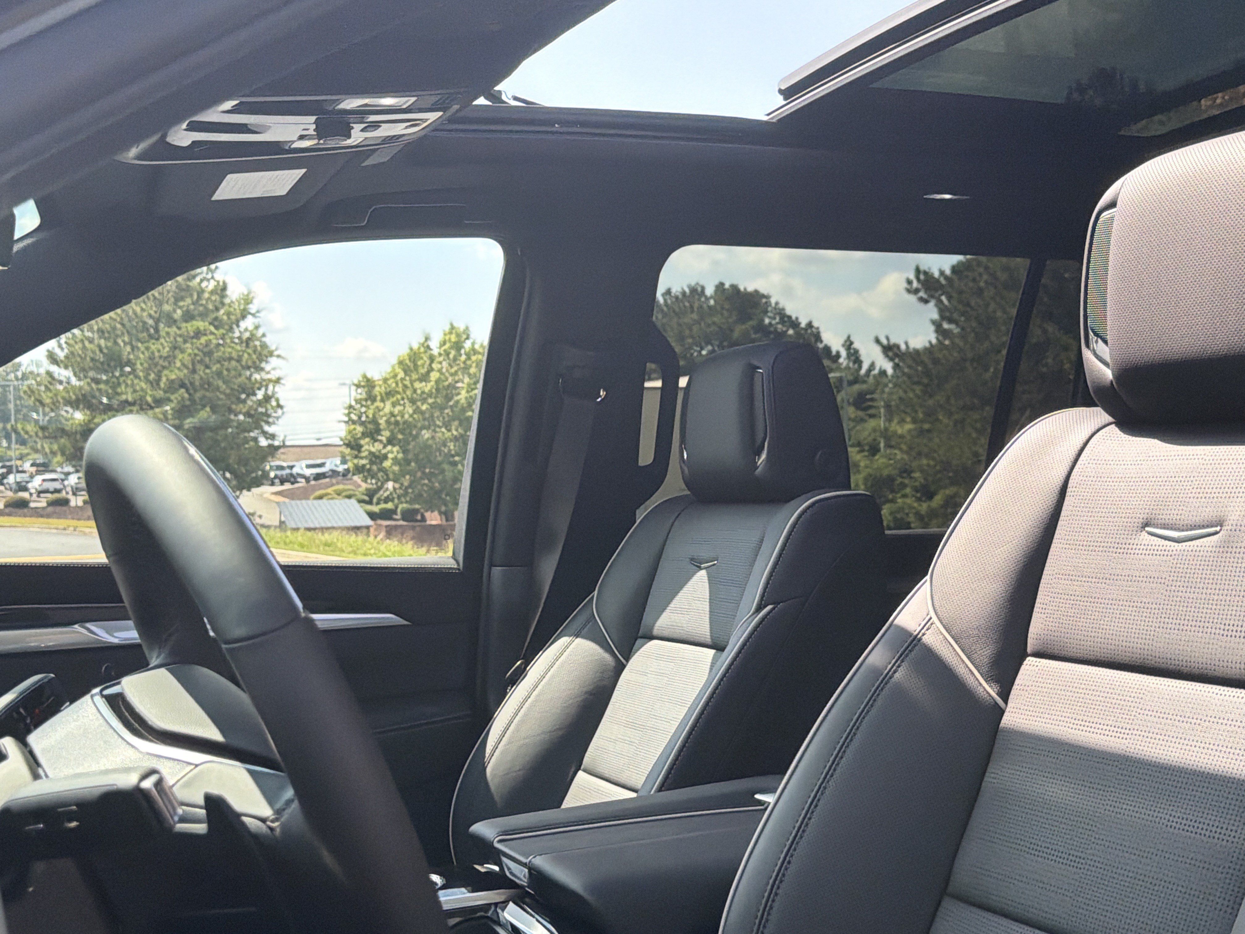Used 2026 Cadillac Escalade ESV Sport AWD/4WD image 7