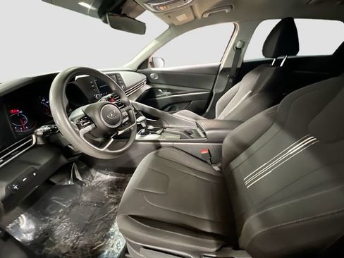 Used 2023 Hyundai Elantra SEL image 19