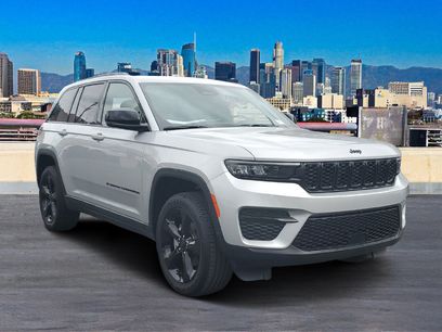 Used 2025 Jeep Grand Cherokee Altitude
