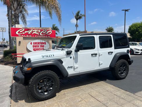 Used 2023 Jeep Wrangler Unlimited w/ Convenience Group AWD/4WD image 4