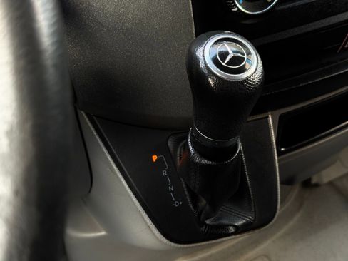 Used 2016 Mercedes-Benz Sprinter 2500 image 27