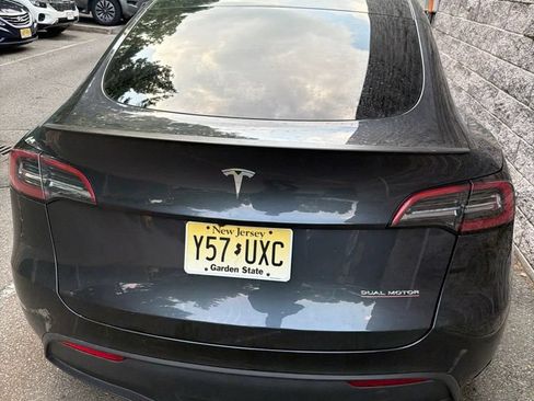 Used 2024 Tesla Model Y Performance AWD/4WD image 3