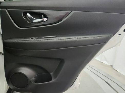 Used 2020 Nissan Rogue SV image 29