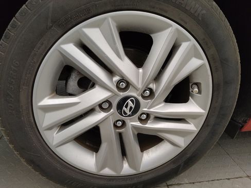 Used 2019 Hyundai Elantra SEL FWD image 30