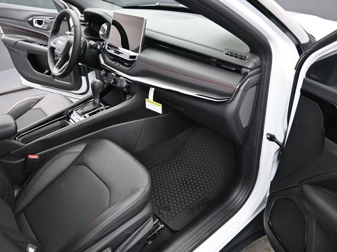 New 2026 Jeep Compass Trailhawk image 17