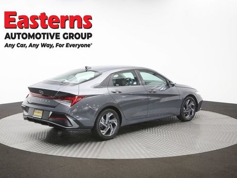 Used 2025 Hyundai Elantra SEL FWD image 43