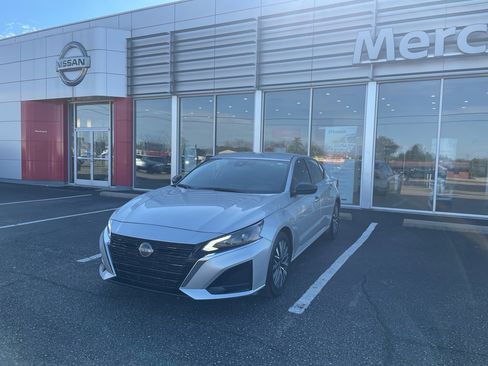 Used 2024 Nissan Altima 2.5 SV image 5