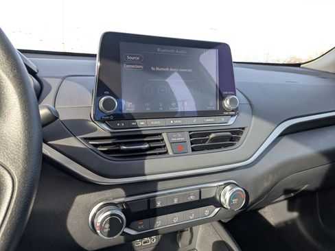 Used 2025 Nissan Altima 2.5 S image 18