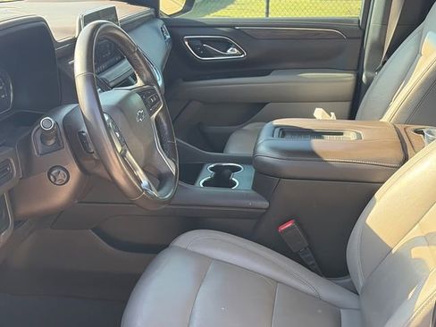 Used 2021 Chevrolet Suburban Z71 w/ Luxury Package AWD/4WD image 18