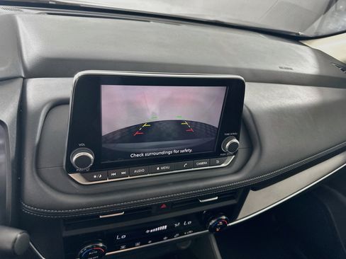 Used 2024 Nissan Rogue SV FWD image 21