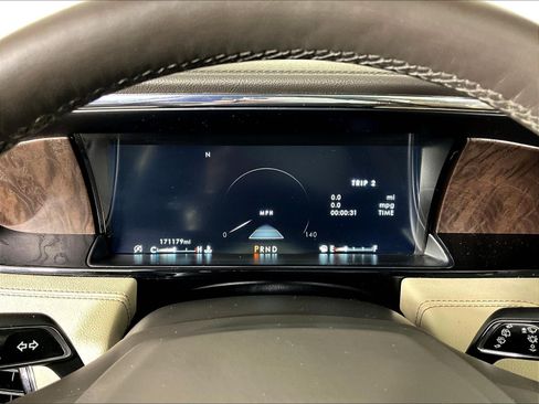 Used 2019 Lincoln Navigator Reserve AWD/4WD image 13