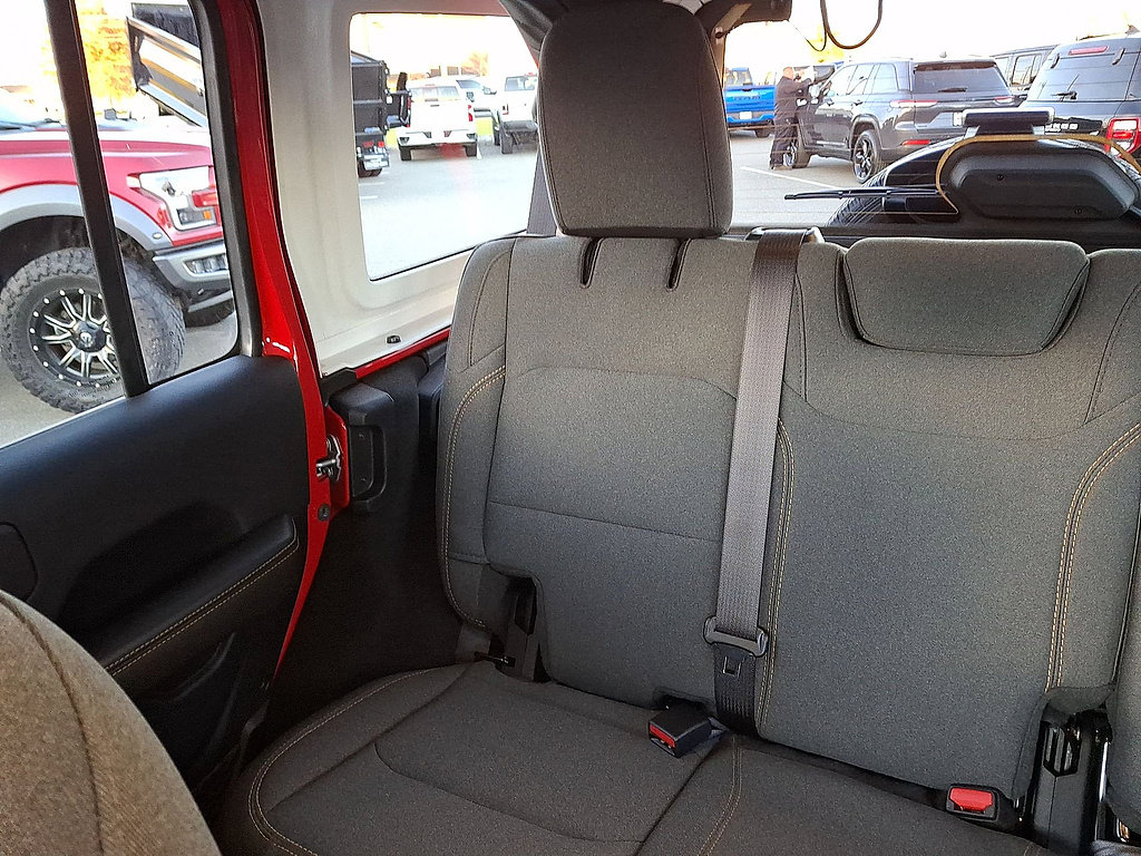 Used 2026 Jeep Wrangler Unlimited Sahara AWD/4WD image 12