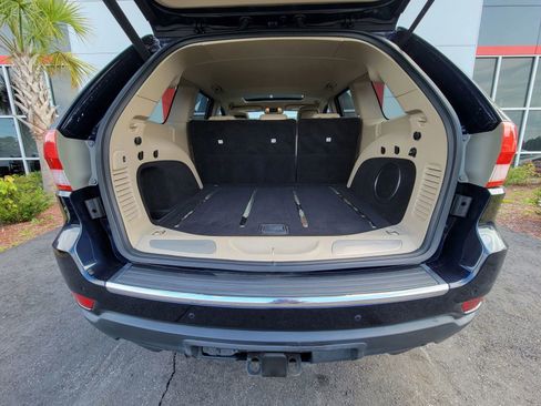 Used 2013 Jeep Grand Cherokee Limited w/ Luxury Group II AWD/4WD image 20